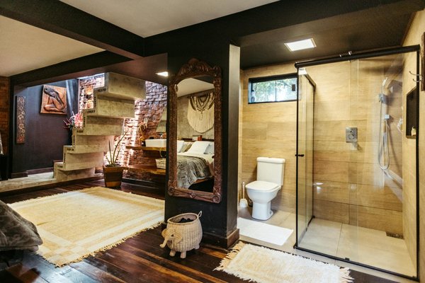 Exploring the Heritage of UK Theaters: Insider Tours and Revealing the Magic of Iconic Productions